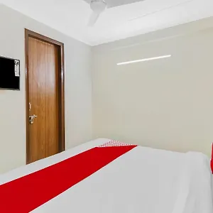 Hotel O South Plaza Near Qutab Minar Metro Station, New Delhi