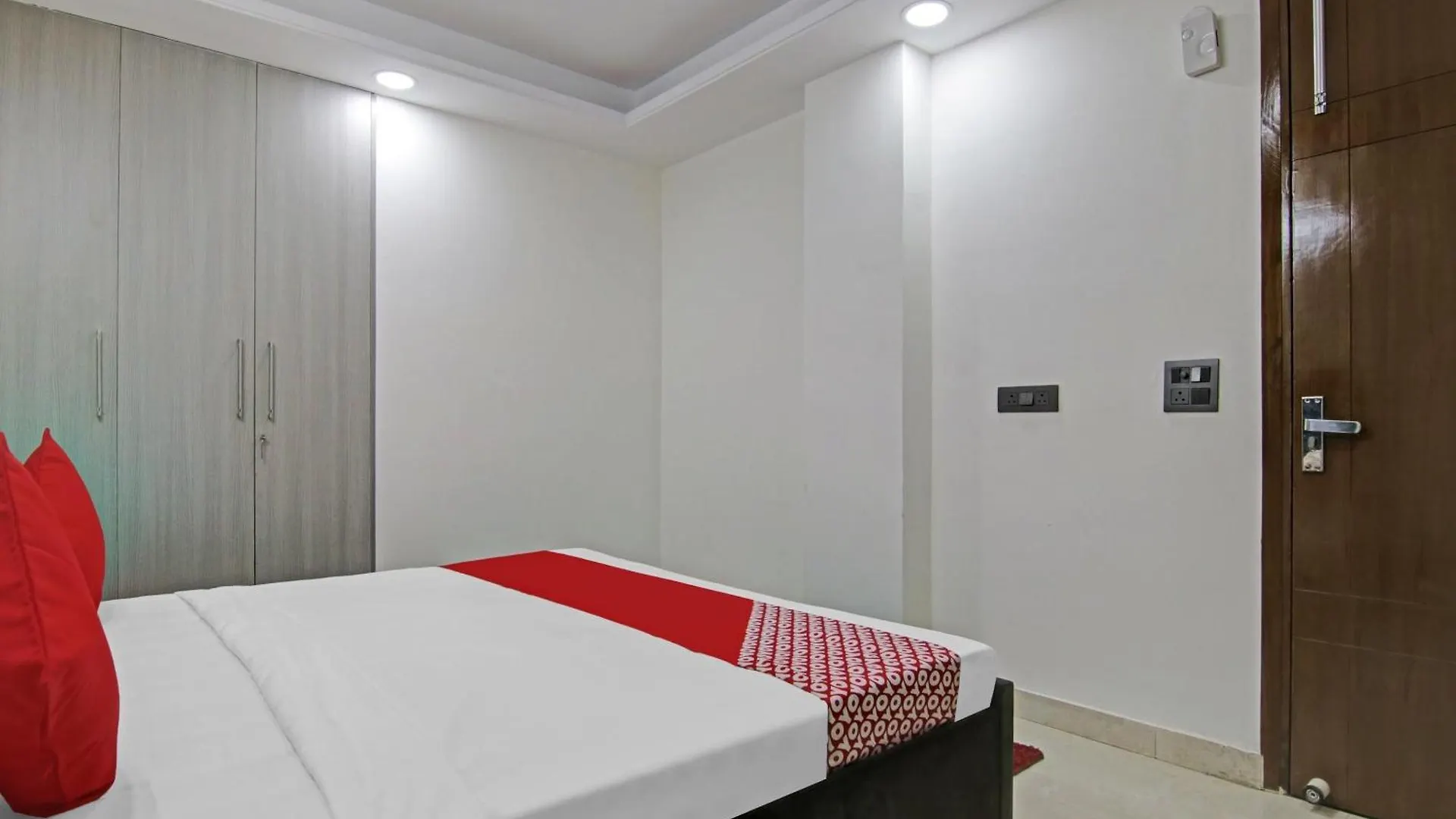 ***  Hotel O The Crimson Palace New Delhi India