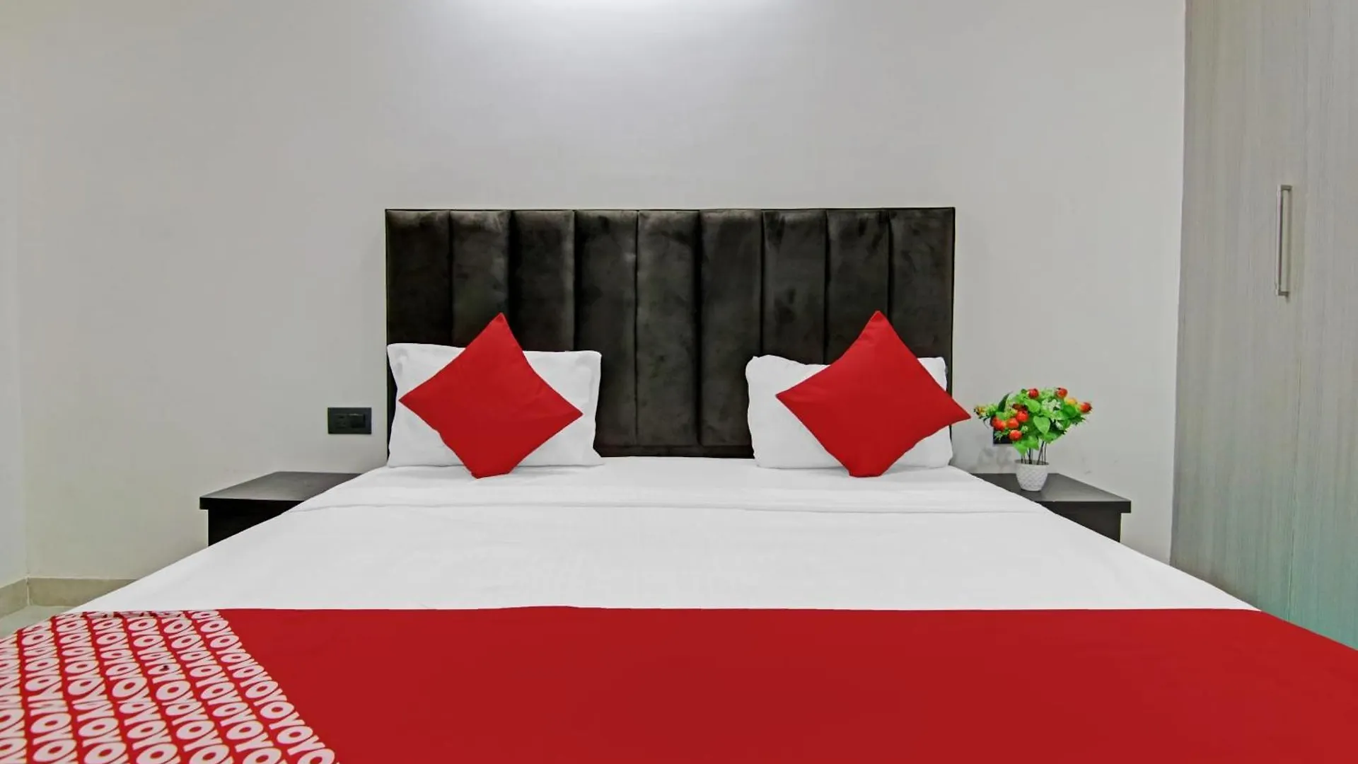 Hotel O The Crimson Palace New Delhi 3*,