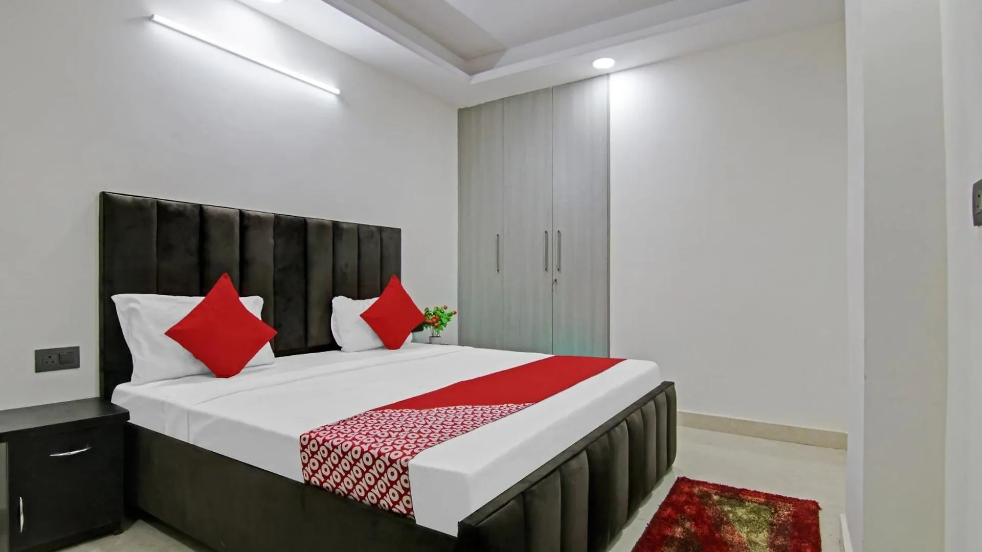 Hotel O The Crimson Palace New Delhi