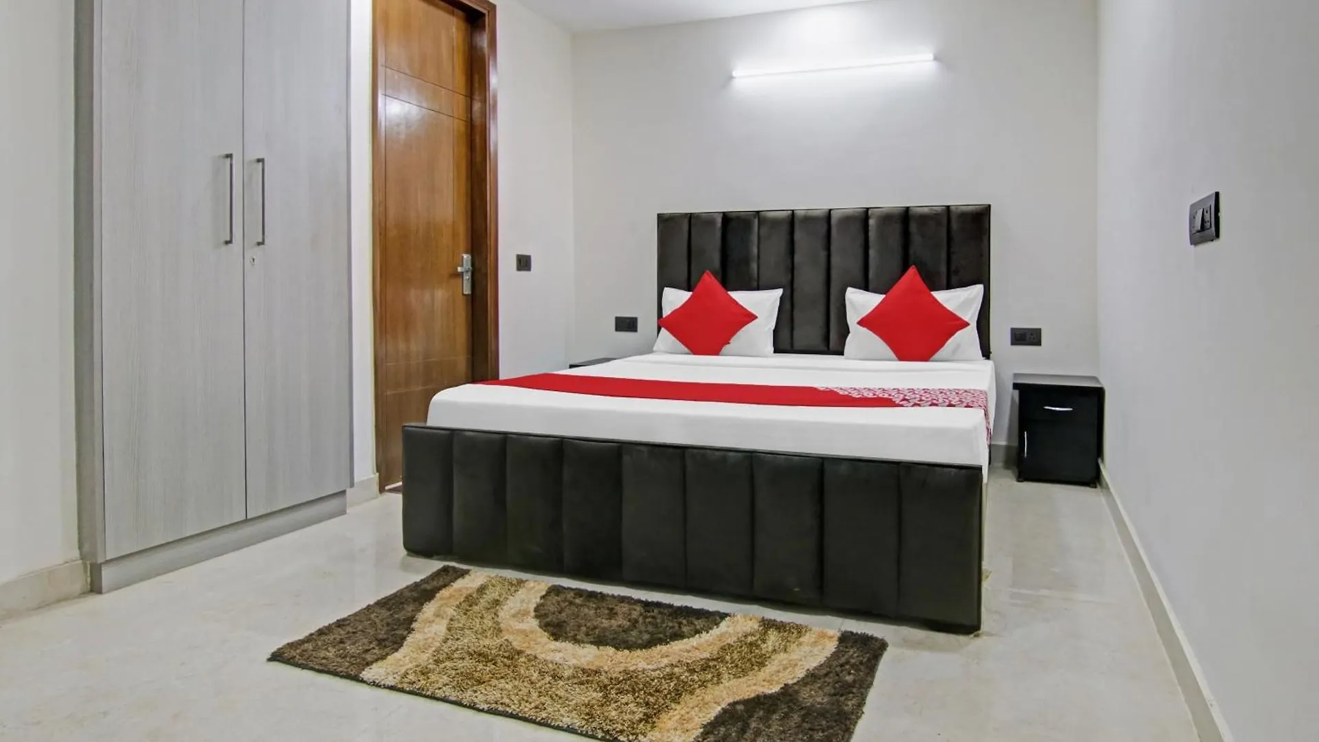 Hotel O The Crimson Palace New Delhi India