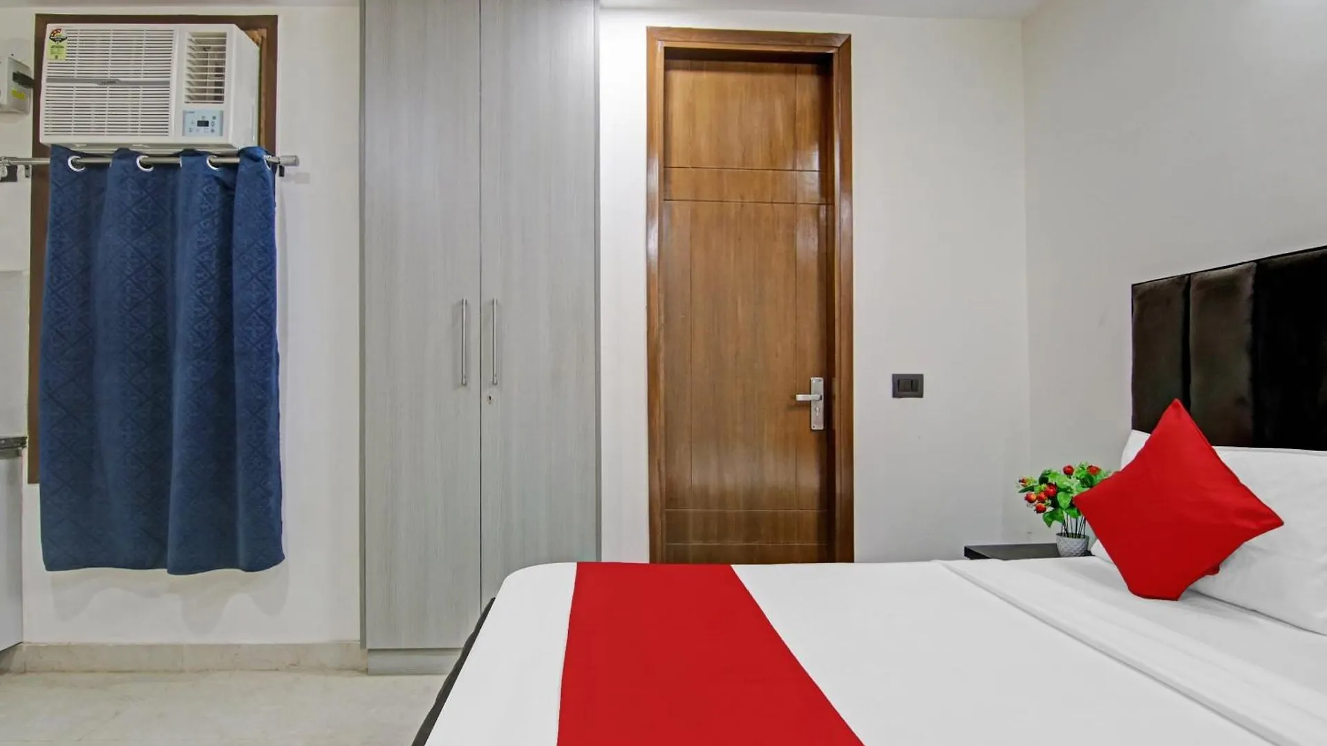 ***  Hotel O The Crimson Palace New Delhi India